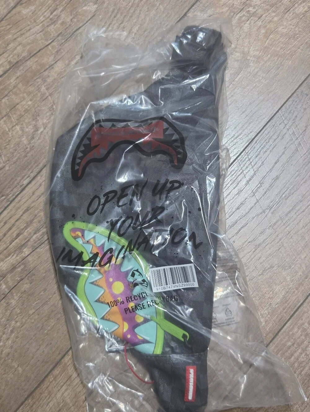 SPRAYGROUND SLIME TAKEOVER SAVVY CROSSBODY UNISEX